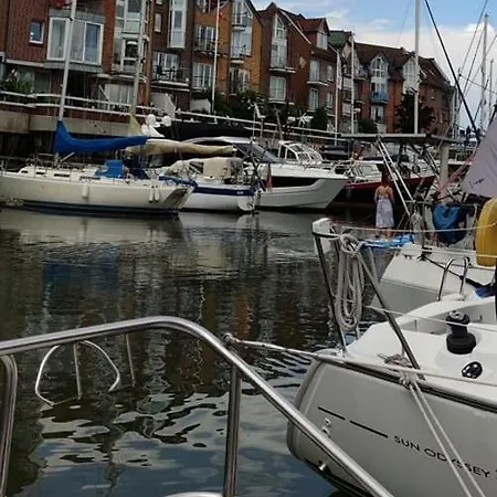 Windspeel Segelboot Hotel na wodzie Cuxhaven