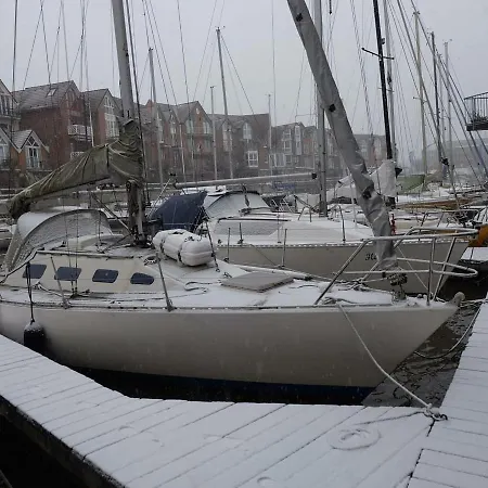 Windspeel Segelboot Hotel na wodzie *
