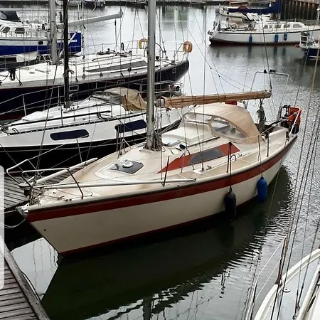 Windspeel Segelboot Hotel na wodzie